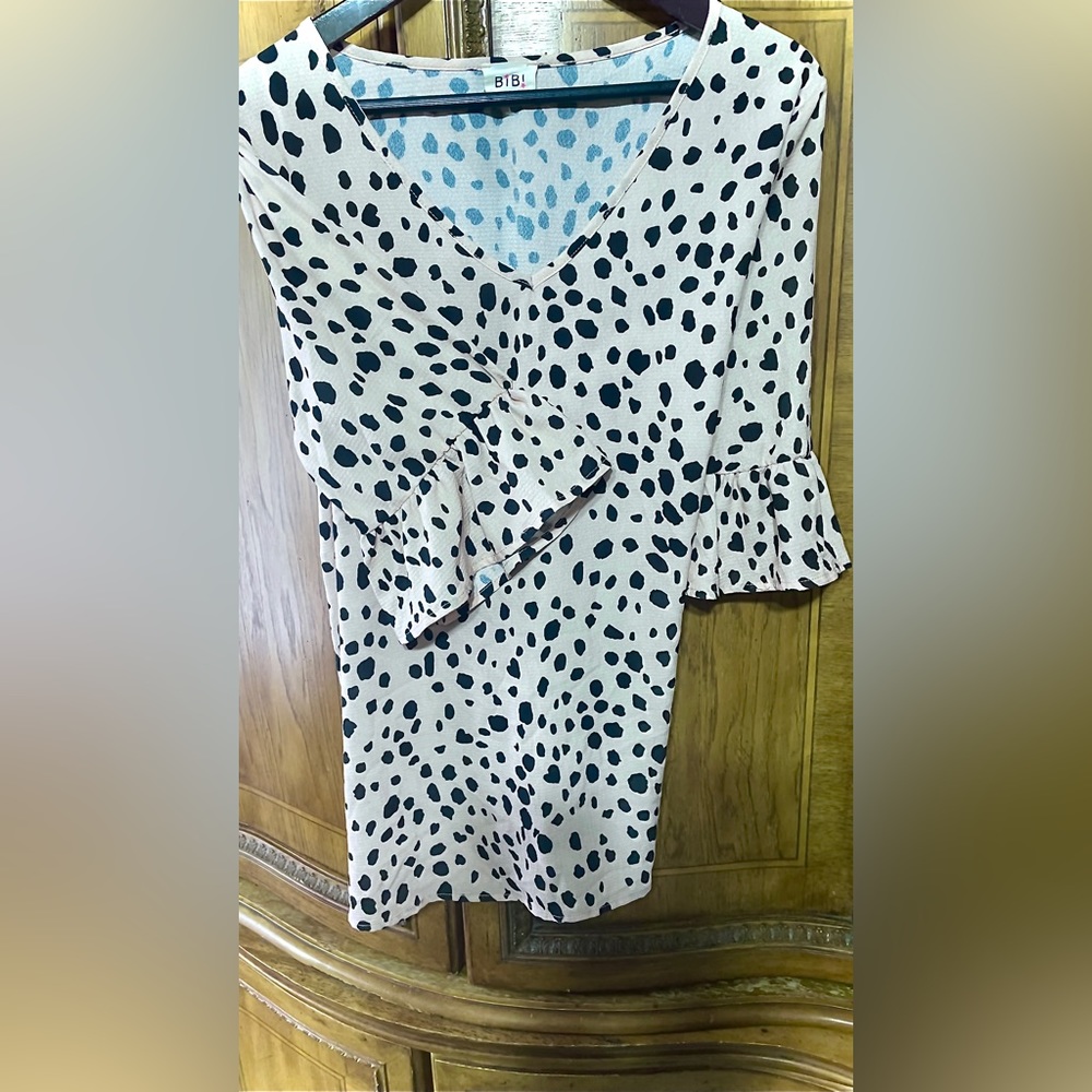 BTB ruffled sleeved blouse